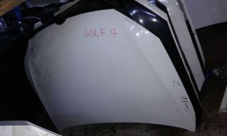 beyaz renk golf 7 motor kaputu çıkma orjinal ufak hasarlı