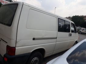 vw transporter t4 1.9 turbo abl motor beyaz renk araçtan sökme çıkma orijinal hatasız beyaz renk sağ arka çamurluk