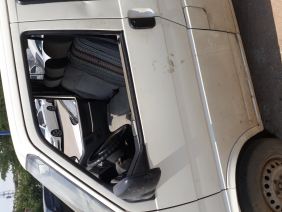 vw transporter t4 1.9 turbo abl motor beyaz renk araçtan sökme çıkma orijinal sol ön kapı